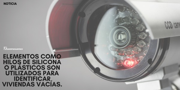 Elementos como hilos de silicona o plásticos son utilizados para identificar viviendas vacías